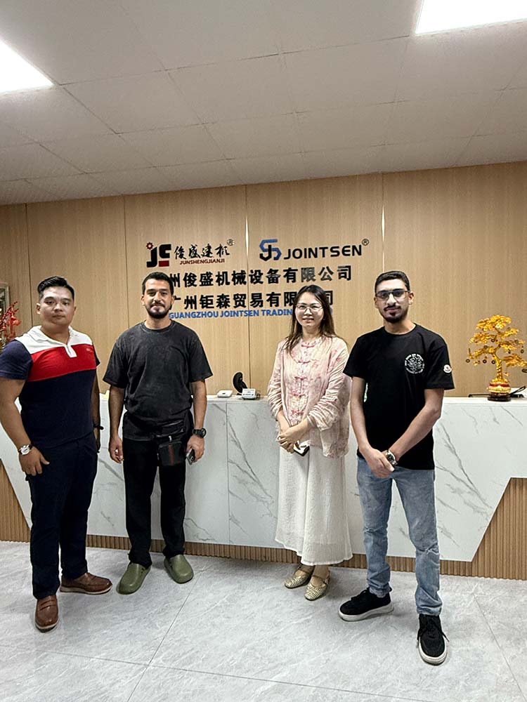 Globale Partner treffen sich auf der Canton Fair: Ausführliche Gespräche ebnen den Weg für eine erweiterte Zusammenarbeit bei Betonbaumaschinen