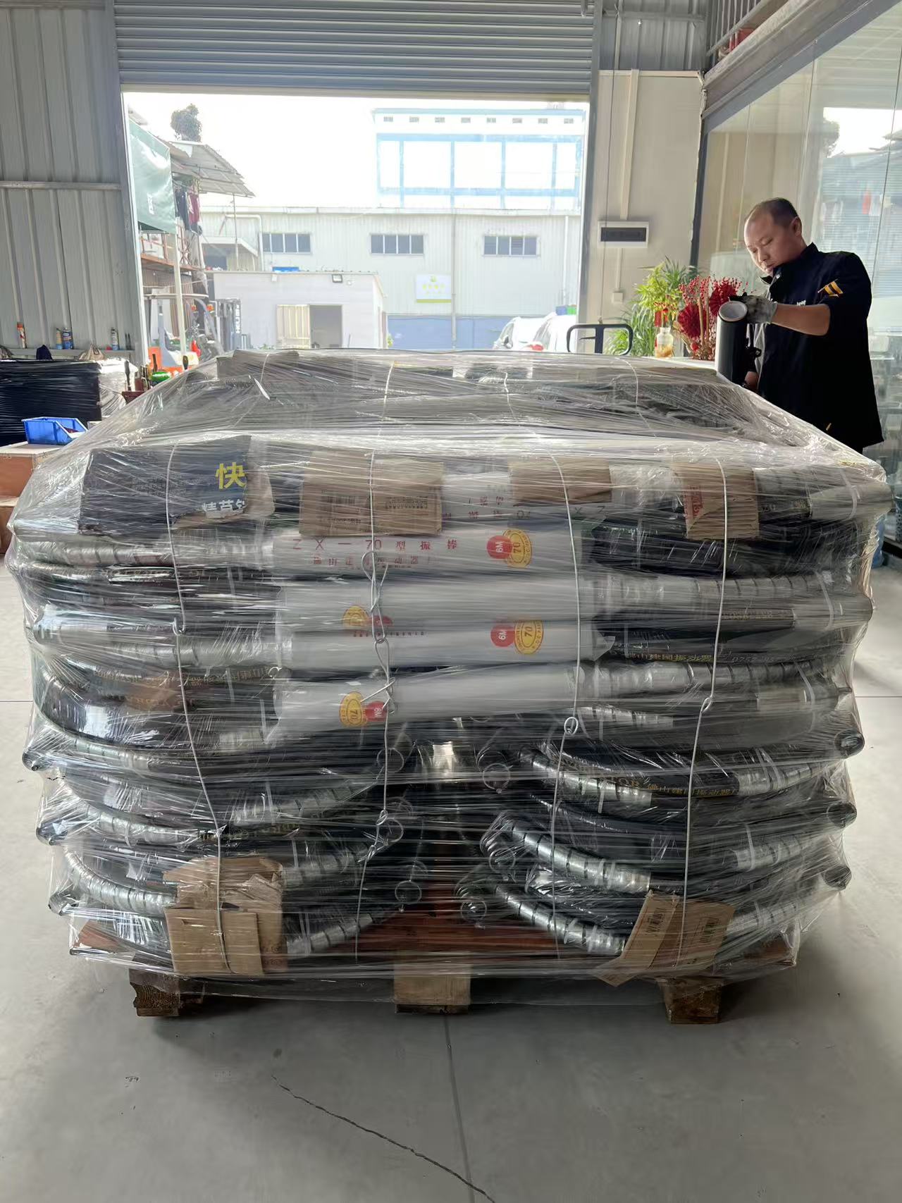GuangZhou, China – [15. Dezember 2025] – Jointsen führt erfolgreich einen großen Exportauftrag nach Benin aus und stellt damit Fertigungskompetenz und effizienten Service unter Beweis
